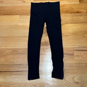 These are a size small black Spanx leggings.